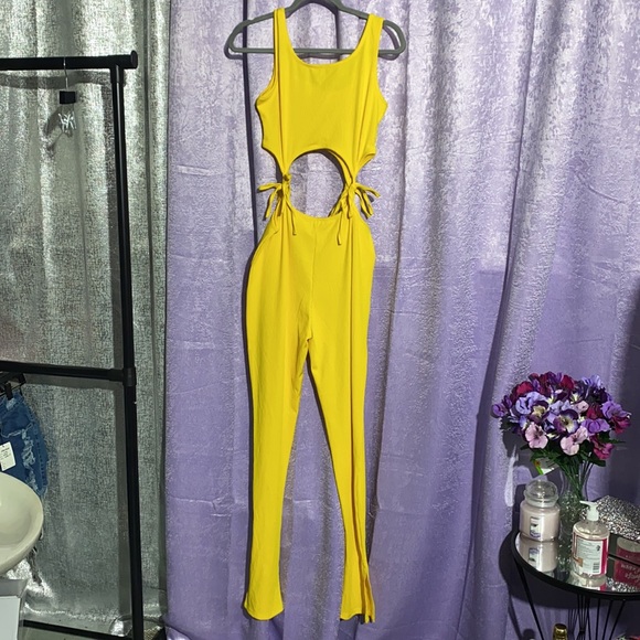 Stylish Tie-Up Jumpsuit - Picture 4 of 5